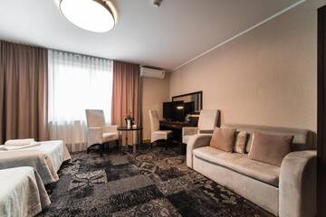 Фото номера Стандартный двухместный номер с 1 кроватью Отель Hotel Coloseum г. Ярослав 3
