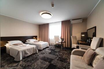 Фото номера Стандартный двухместный номер с 1 кроватью Отель Hotel Coloseum г. Ярослав 4