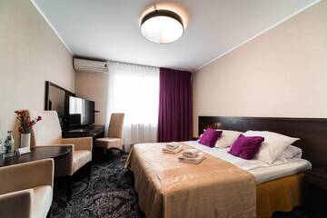 Фото номера Стандартный одноместный номер Отель Hotel Coloseum г. Ярослав 2